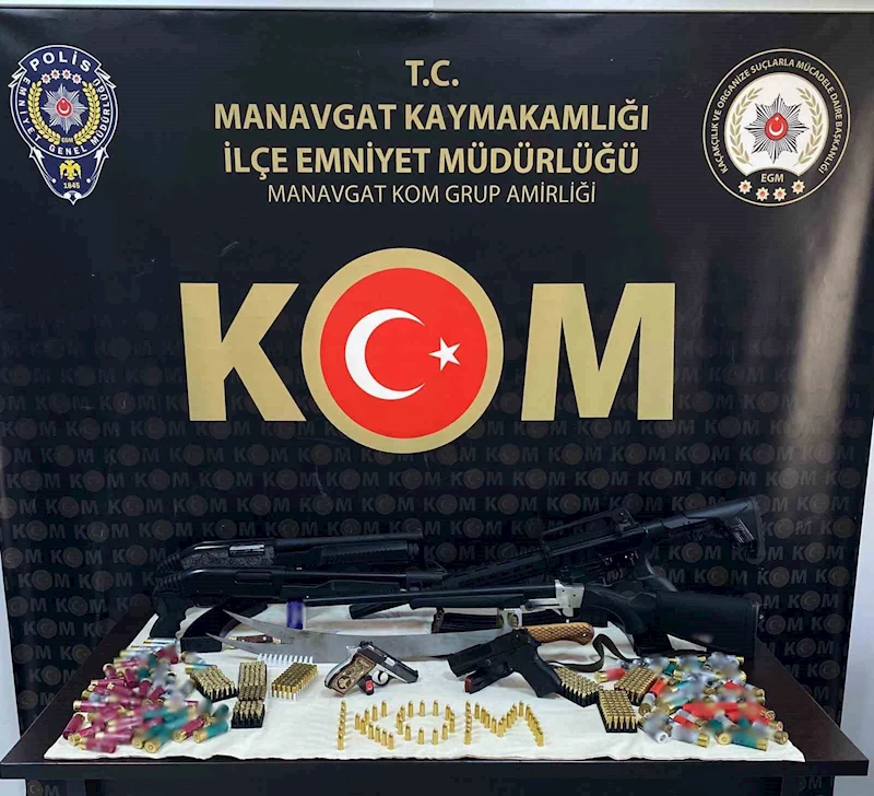 Antalya’da son bir haftada 33 şüpheli yakalandı, çok sayıda silah ve kaçak ürün ele geçirildi
