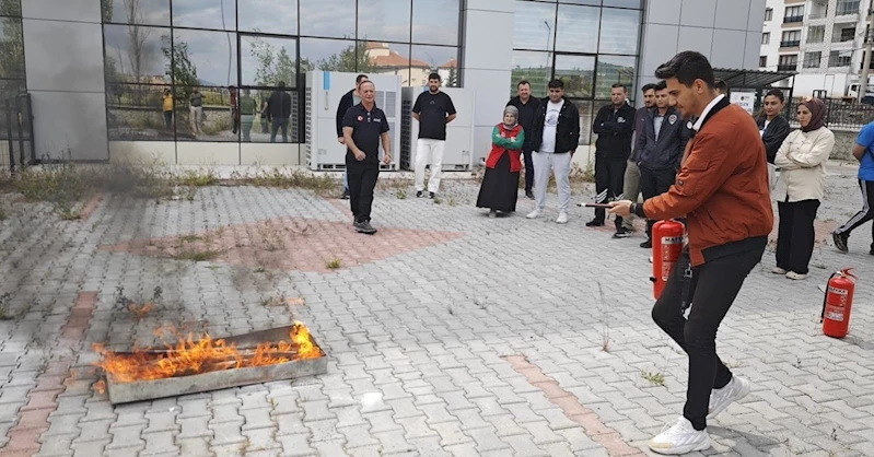 Çankırı’da kurum personellerine uygulamalı yangın eğitimi

