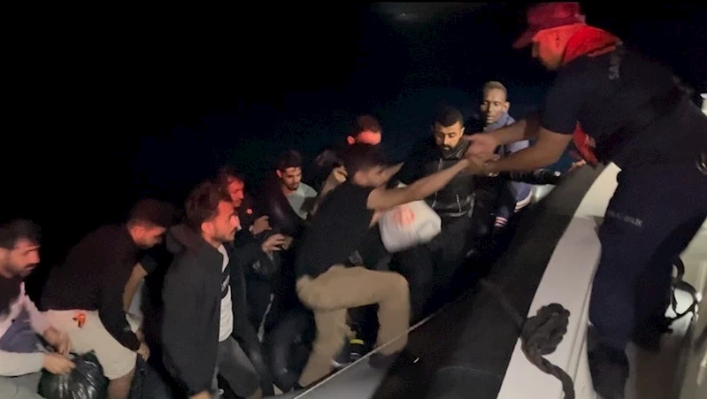 Çanakkale’de 37 kaçak göçmen ile 2 göçmen kaçakçısı yakalandı
