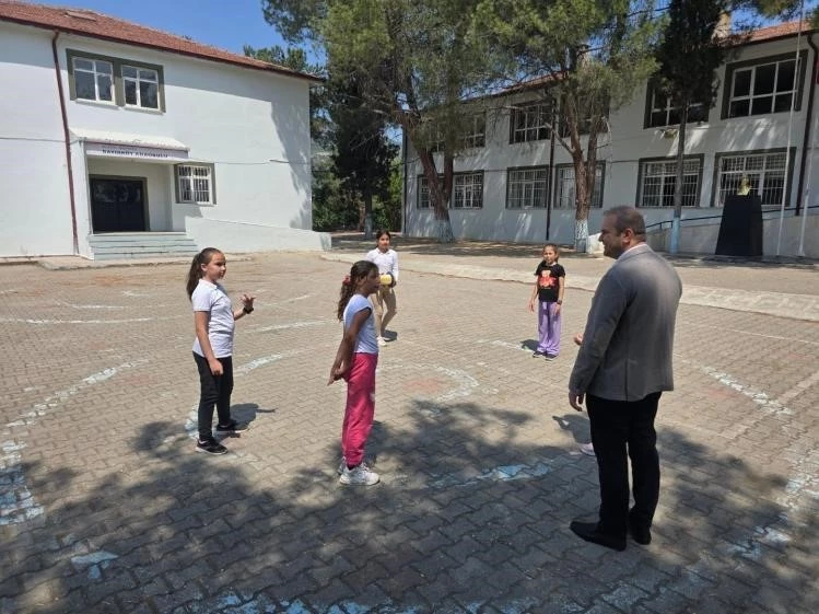 Başkan Dilsiz öğrencilerle bir araya geldi
