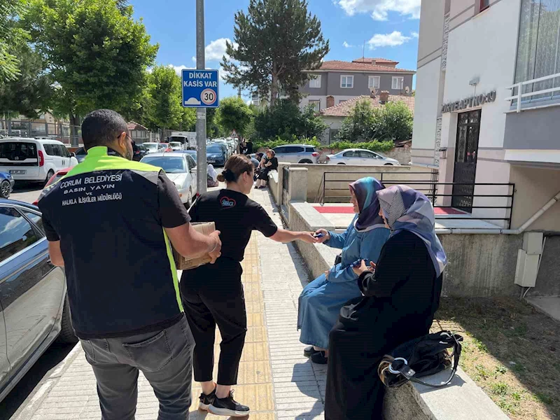 Çorum Belediyesi’nden YKS’ye giren adayların ailelerine dondurma ikramı
