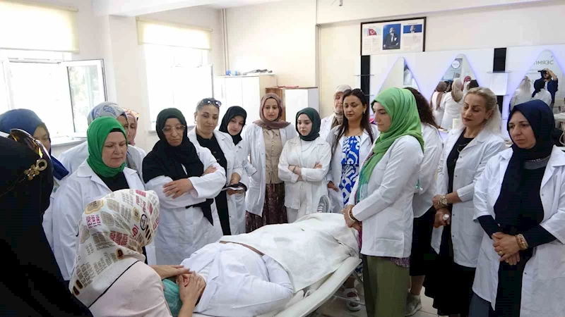 Pendik Halk Eğitim Merkezi’nde kadınlar SPA ve kalıcı makyaj eğitimiyle meslek sahibi oluyor
