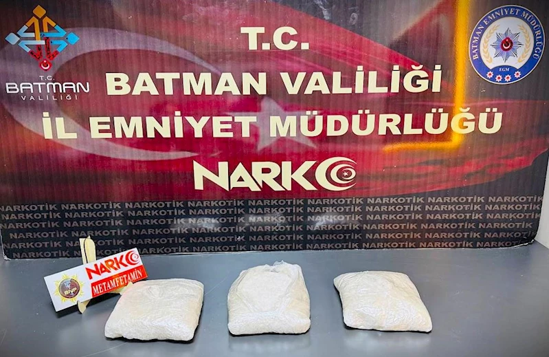Kadın yolcunun valizinden 3 kilo uyuşturucu çıktı
