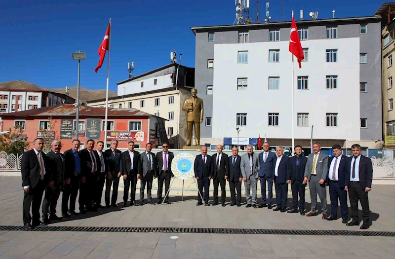 Hakkari’deki muhtarlardan ekmek zammına tepki
