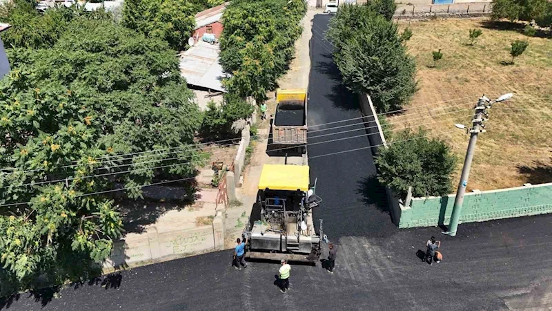 Iğdır Belediyesi, asfaltlama çalışmalarına devam ediyor
