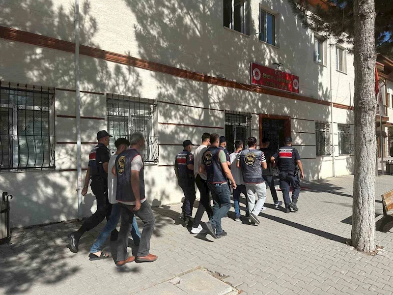 Jandarmadan dolandırıcılık operasyonu, 5 gözaltı
