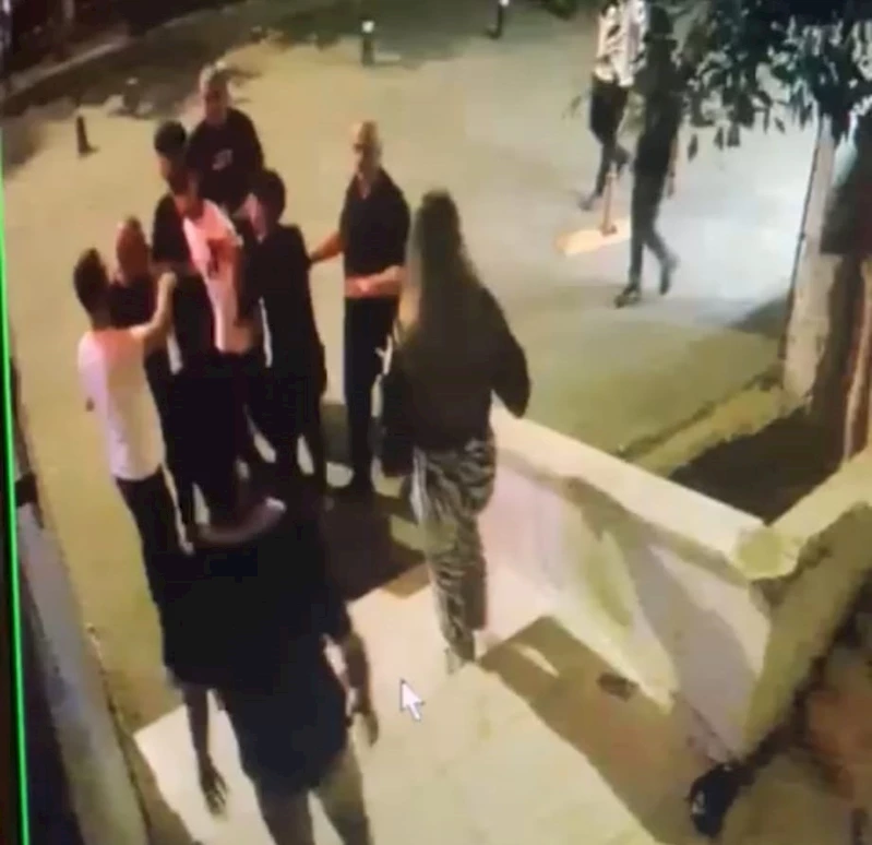 Batman’da 17 yaşındaki gencin bıçaklı saldırıya uğradığı anlar kamerada
