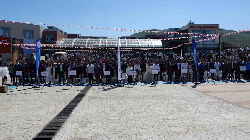 440 genç mühendisin mezuniyet coşkusu
