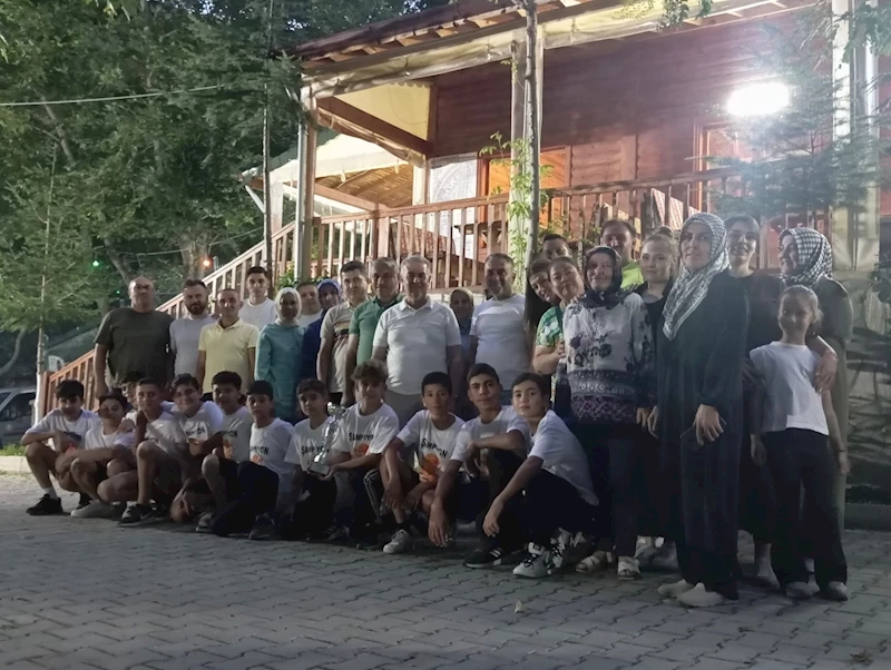 Başkan Erol şampiyon sporcuları ağırladı

