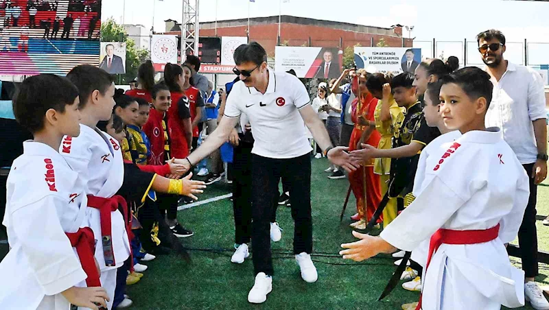 Bahçelievler Stadyumu’nda GSB Spor Okulları açılış töreni gerçekleştirdi
