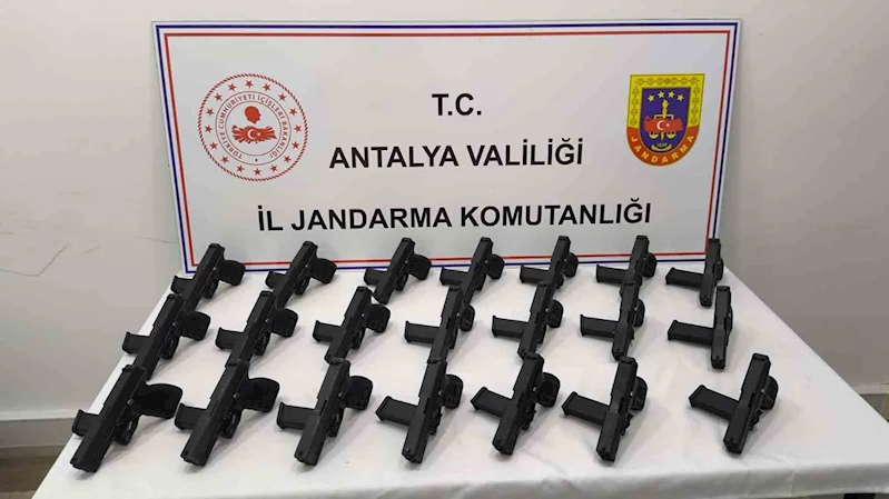 Antalya’da ruhsatsız 21 tabanca ele geçirildi, 1 kişi tutuklandı
