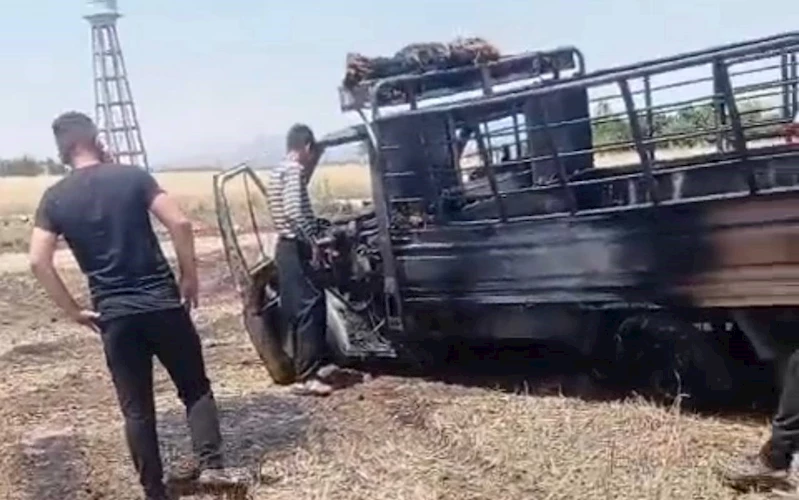 Kamyonet yanarak kullanılamaz hale geldi
