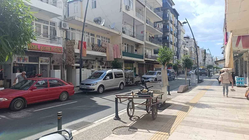 Yola fırlayıp otomobile yandan çarpan 3 yaşındaki çocuk yaralandı
