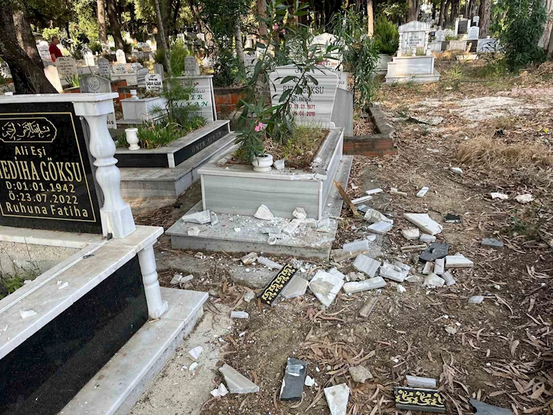 Bayram arifesinde mezarlığa gelen vatandaşlar hayatlarının şokunu yaşadı
