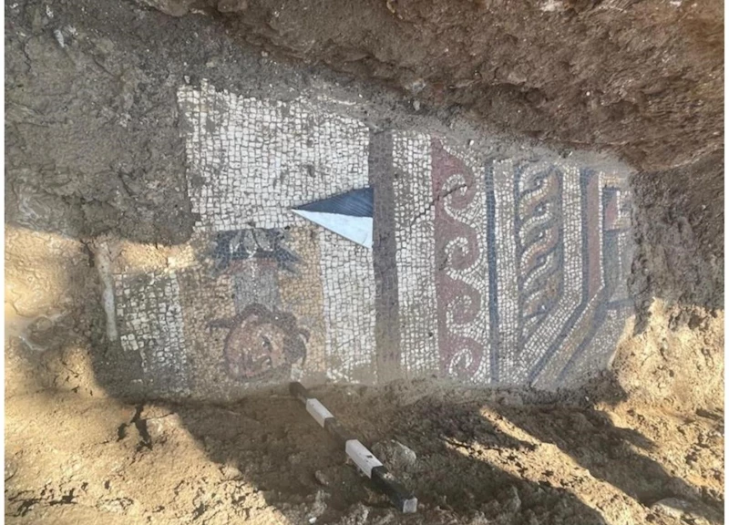 Altyapı çalışmalarında Roma döneminden kalma mozaik bulundu
