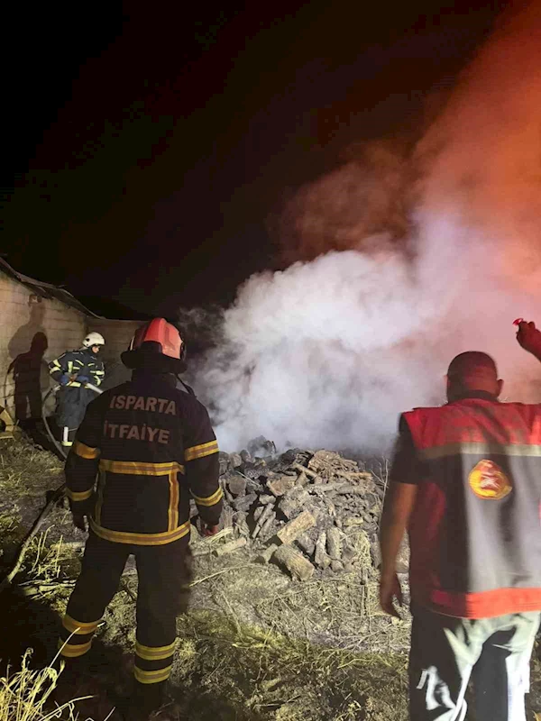 Mangal ateşinden çıkan kıvılcım otluk alana sıçradı
