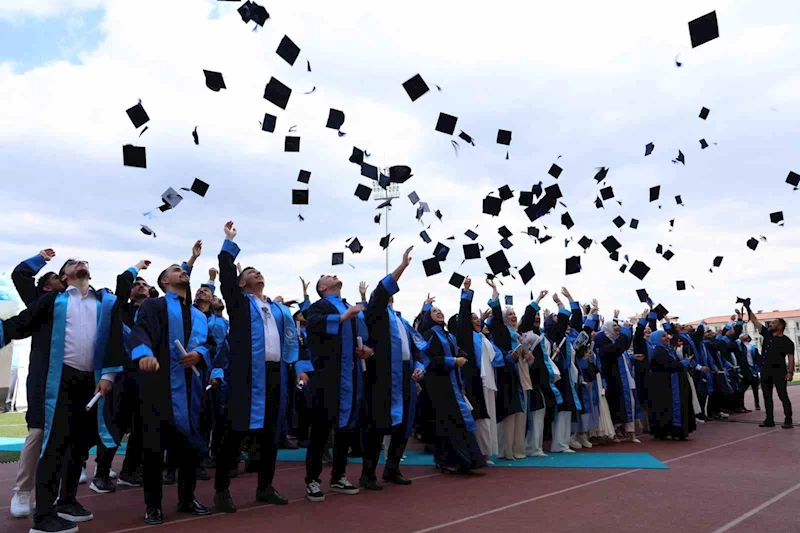 Düzce Üniversitesi’nde mezuniyet coşkusu
