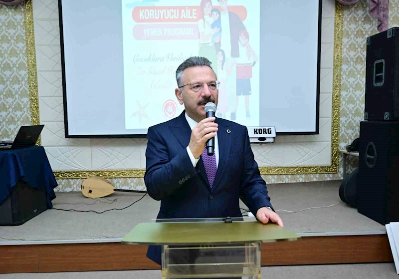 Vali Aksoy, koruyucu ailelerle bir araya geldi
