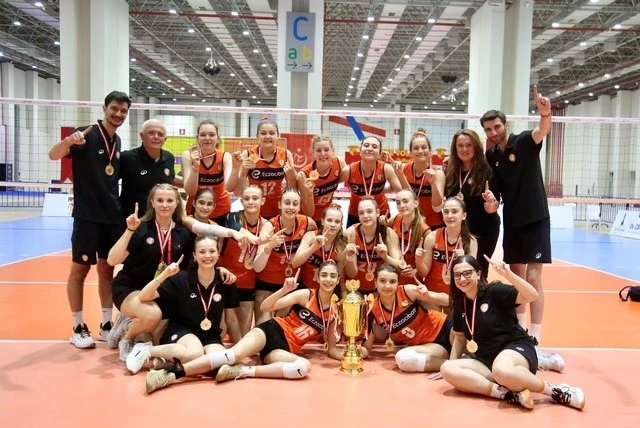 Eczacıbaşı Spor Kulübü’nün altyapı takımlarından 2024-2025 sezonunda önemli başarılar
