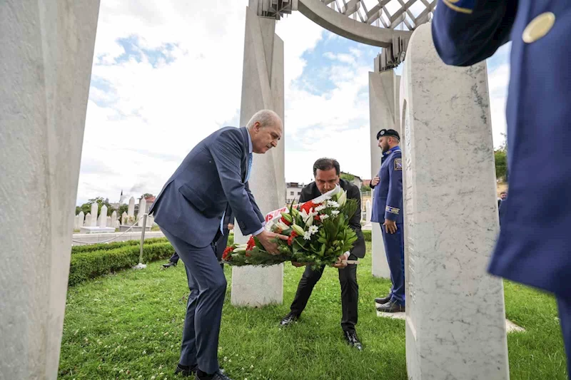 TBMM Başkanı Kurtulmuş, Aliya İzzetbegoviç’in kabrini ziyaret etti
