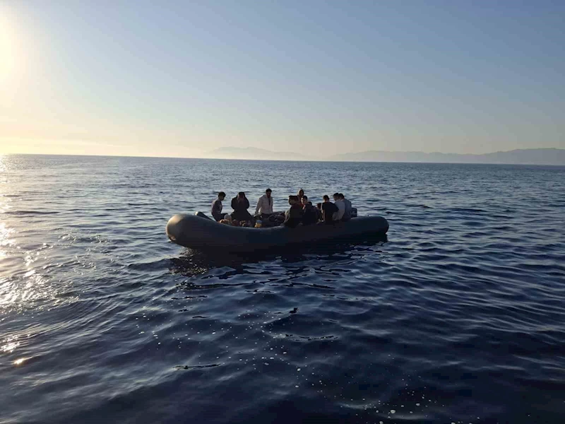 Ayvacık’ta 16’sı çocuk 23 kaçak göçmen kurtarıldı

