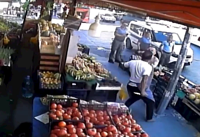 Esenyurt’ta market çalışanı zabıtaya bıçakla saldırdı
