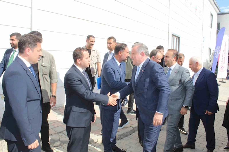 Bakan Kacır ve Bak, Siirt’te ’Çalışan ve Üreten Gençler Programı’na katıldı
