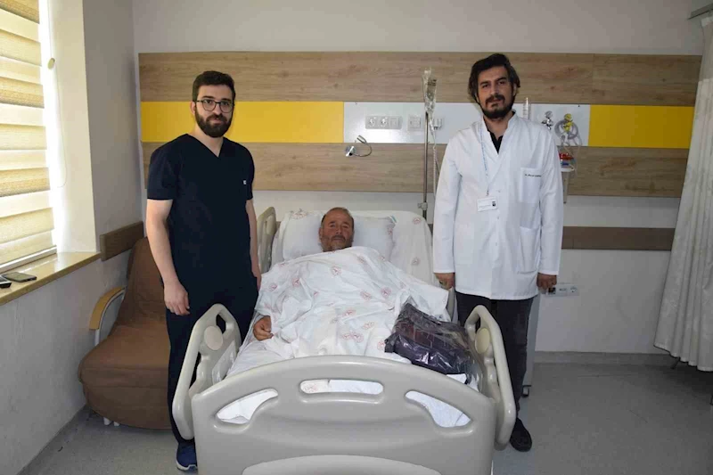 Bayburt’ta kalp yetersizliğiyle 4 senedir mücadele eden hastaya şoklama özelliği bulunan kalp pili takıldı
