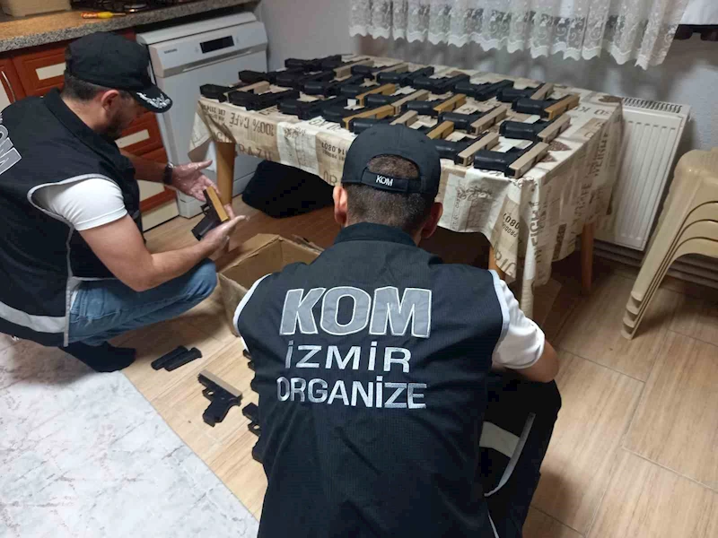 İzmir’de yasa dışı silah ticareti operasyonu: 9 tutuklama
