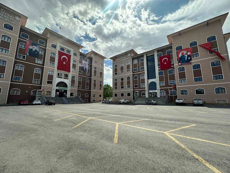 Ağrı’da 15 Temmuz için bin 24 okul ve kuruma Türk bayrağı asıldı
