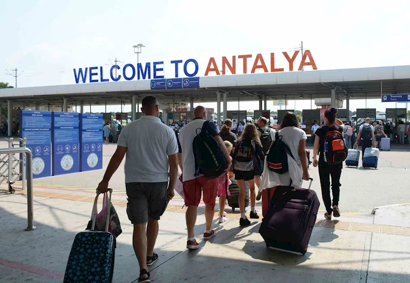 Antalya’ya havayolu ile son 5 yılda en çok girişi yapılan temmuz günü rekoru kırıldı
