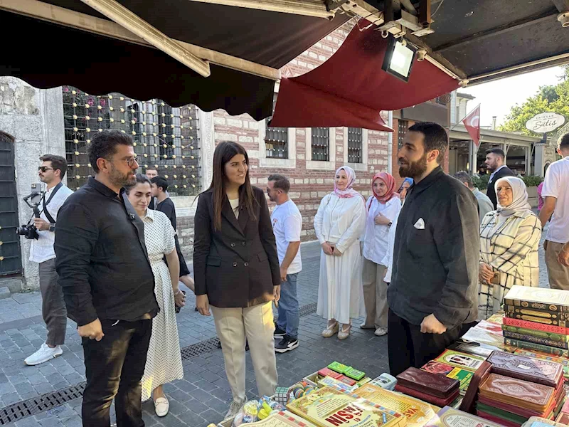 Milletvekili Ayaydın, Eyüpsultan’da aşure dağıttı: 