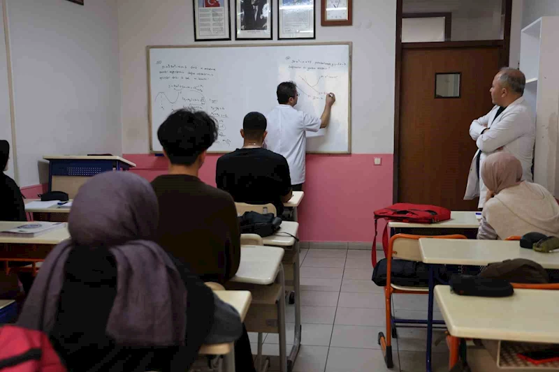 Uzmanlardan ebeveynlere öğrencilere ‘rehberlik edin’ tavsiyesi
