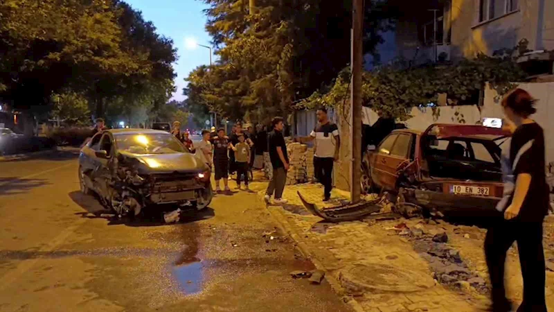 Bisikletli çocuğa çarpmamak için direksiyonu kırdı, park halindeki araca çarptı
