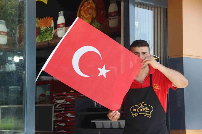 Şanlıurfa al bayraklarla donatıldı
