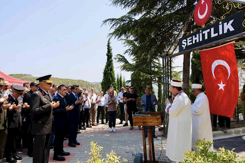 Bilecik’te 15 Temmuz Demokrasi ve Millî Birlik Günü dolayısıyla şehitlik ziyaret edildi
