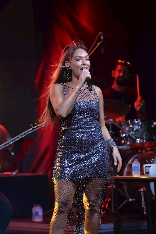Sanatçı Onurluer Bodrum’da müzikseverlere unutulmaz bir gece yaşattı
