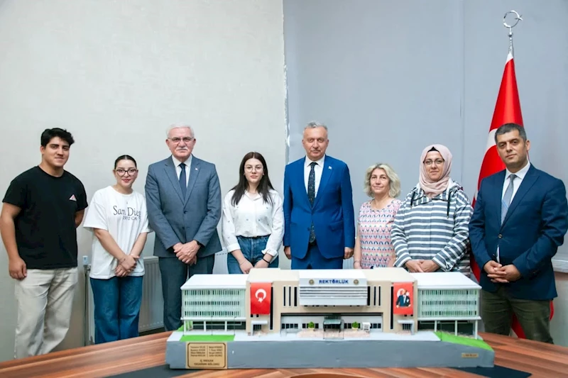 Üniversitenin maketini yaptılar

