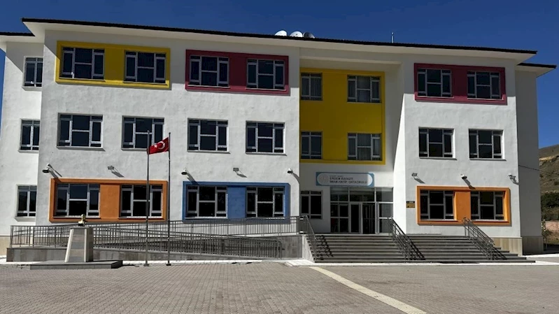 Erdem Beyazıt İmam Hatip Ortaokulunda 12 öğrenci hafızlık eğitimini tamamladı
