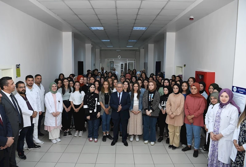 Başkan Büyükkılıç, üniversite adaylarını Kayseri’ye davet etti
