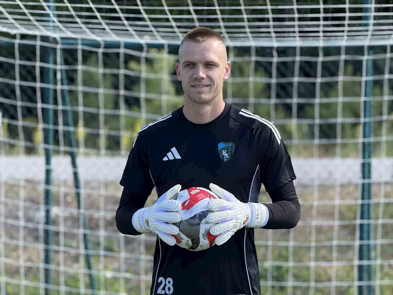Kocaelispor’un yeni kalecisi Aleksandar Jovanovic kampa katıldı
