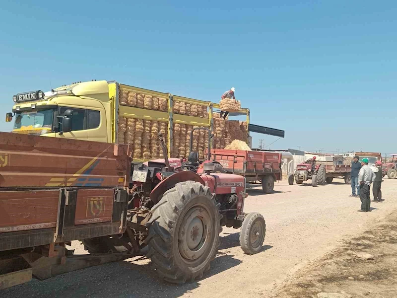 Ayvacık’ta yangından etkilenen Tuzla köyünde üreticilere destek

