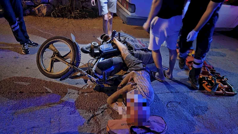Kazadan sonra ayağı pedala sıkışan motosiklet sürücüsü böyle kurtarıldı
