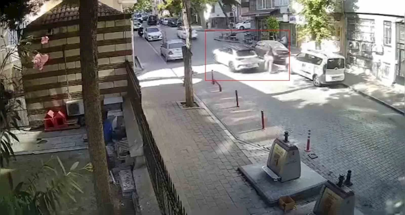 Fatih’te yolda yürüyen genç kadına sözlü tacizde bulunan ve aracıyla ayağını ezen sürücü gözaltına alındı
