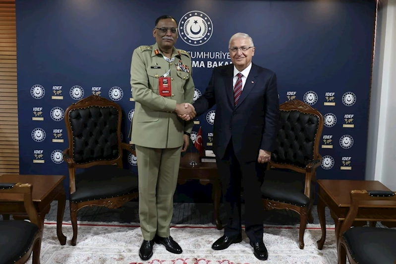 Bakan Güler, IDEF’te Vietnam ve Pakistanlı yetkilileri kabul etti
