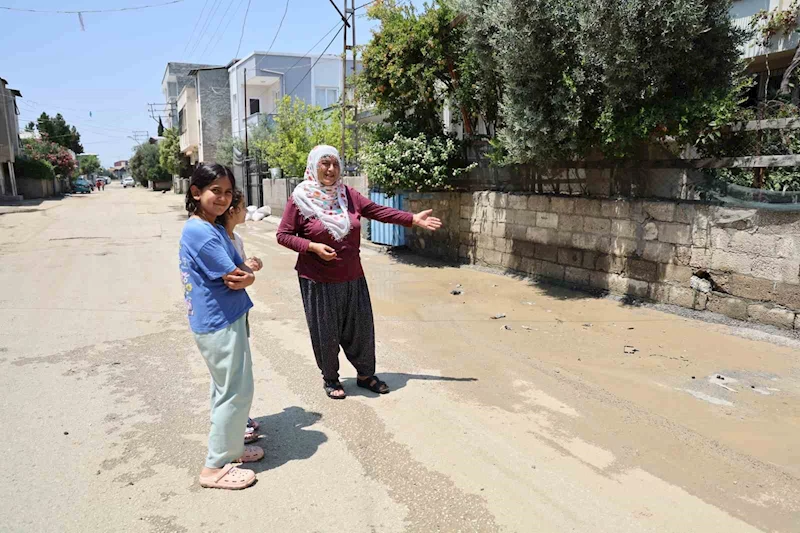 Üç günde ikinci kez su borusu patladı, mahalle sular altında kaldı
