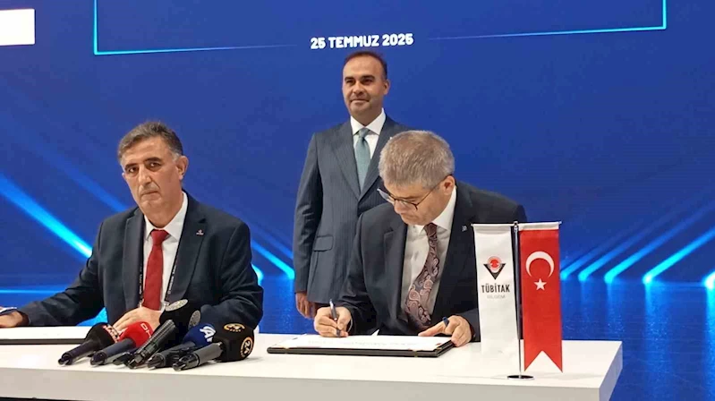 Sanayi ve Teknoloji Bakanı Mehmet Fatih Kacır, IDEF’i ziyaret etti
