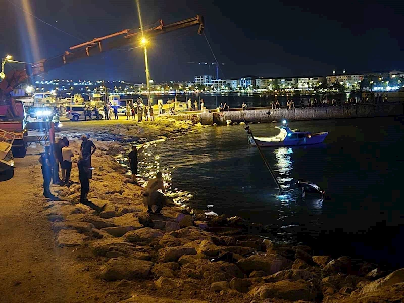 Silivri’de park halindeki araç denize uçtu
