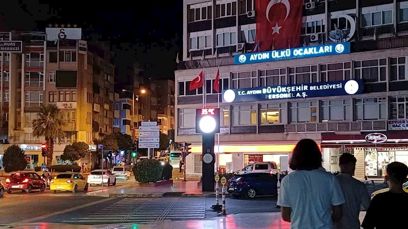 Akşam termometre 35’i gösterdi Aydınlılar serinlemek için meydana akın etti
