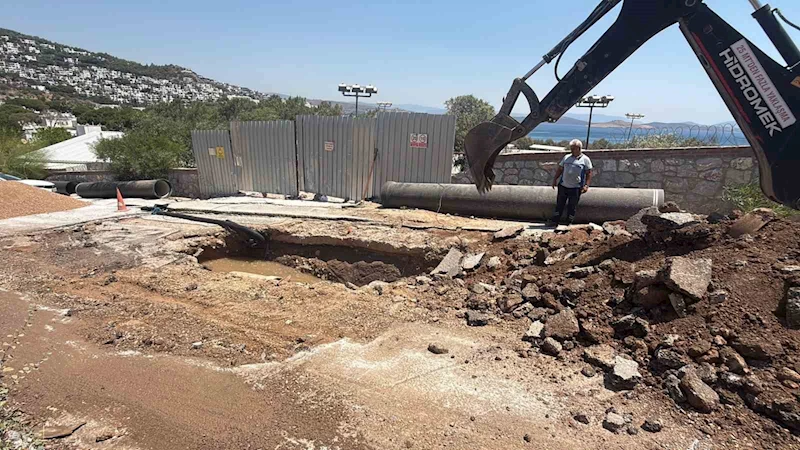 İsale hattı yine patladı

